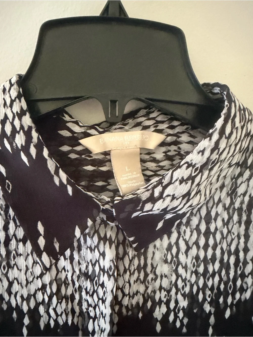 Banana Republic Black and White Patterned Lightweight Sheer Blouse size Large